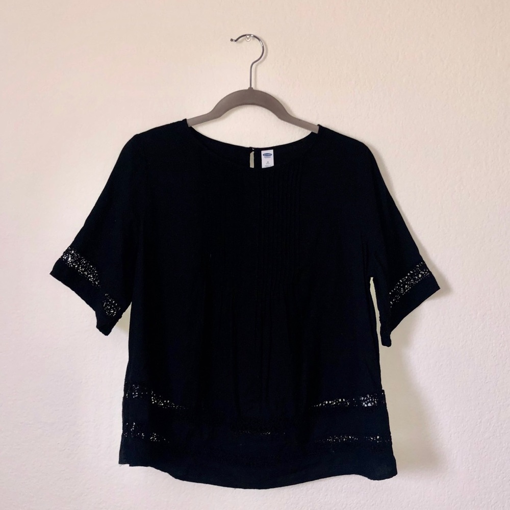 Casual and cute black top